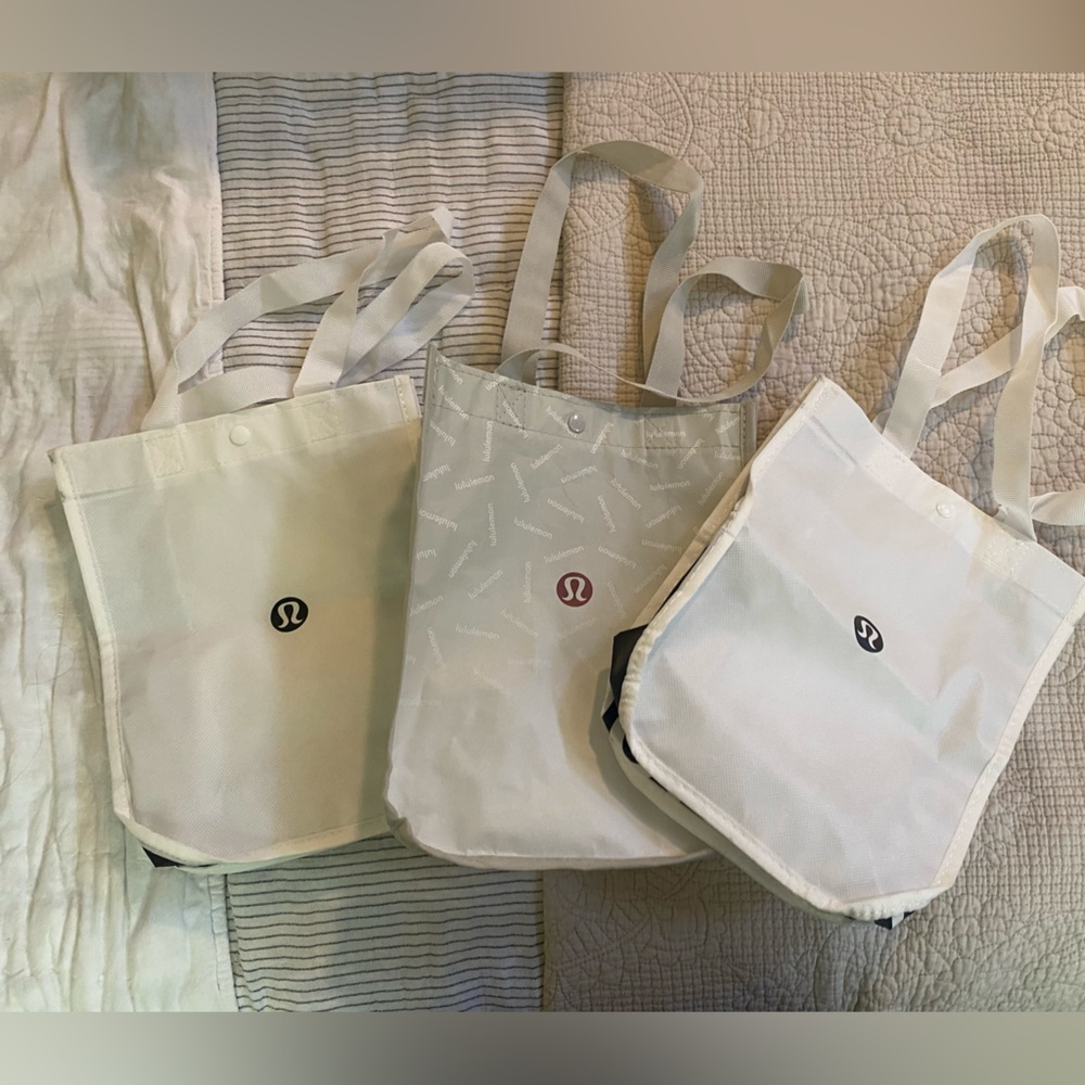 Lululemon reusable bags